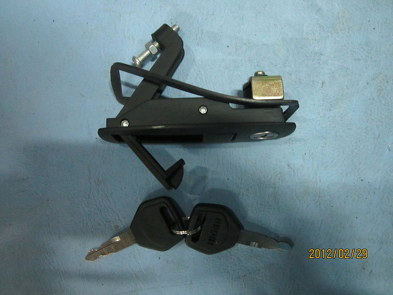 Замок двери бокового склада (справа)-1