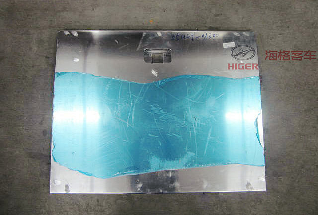 Luggage door (first)