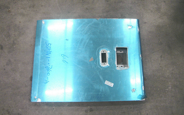 Rear wheel rear hatch (left)