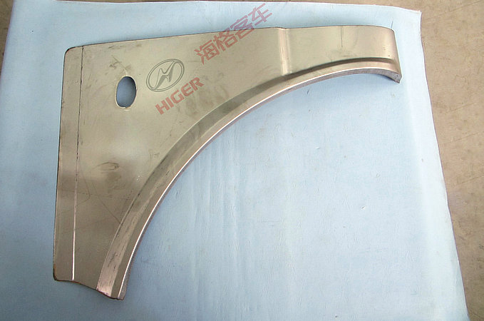 Plaque d'aile (avant gauche)