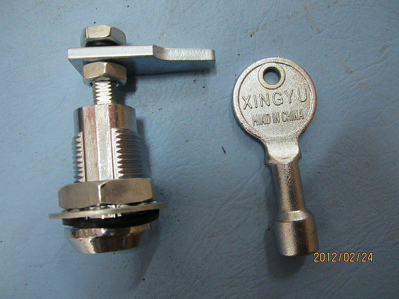 Замок двери склада