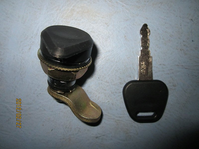 Lock assembly (four tank door lock)