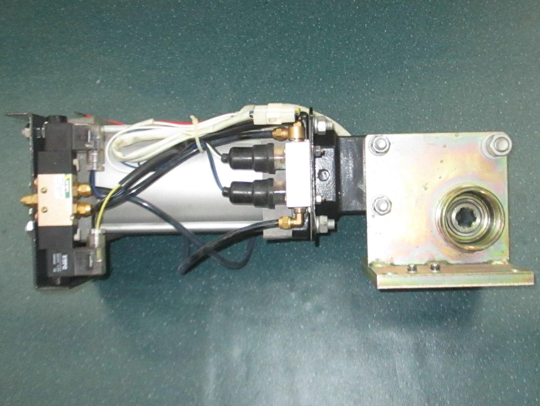 Cylinder (baggage door)