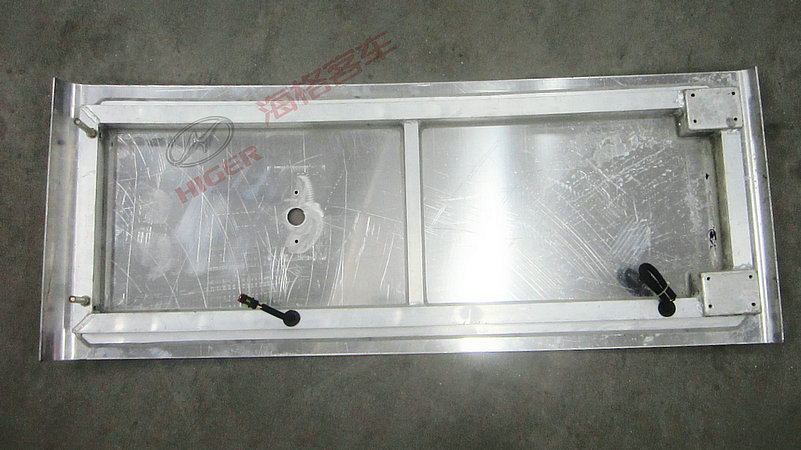 Rear wheel front hatch door-1