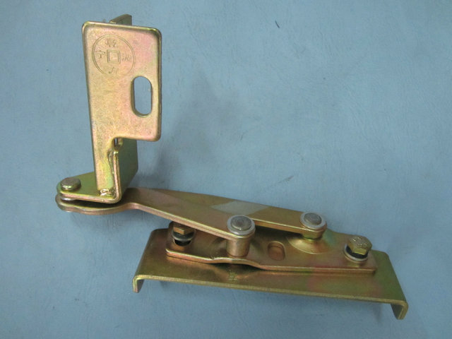 Charnière (quatre liens + à droite)-1