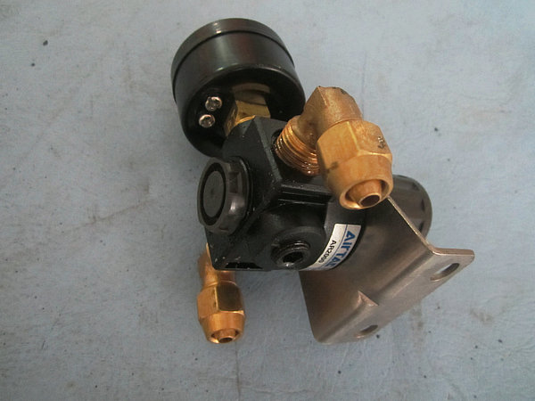 Регулирующий клапан двери пневматической камеры-1