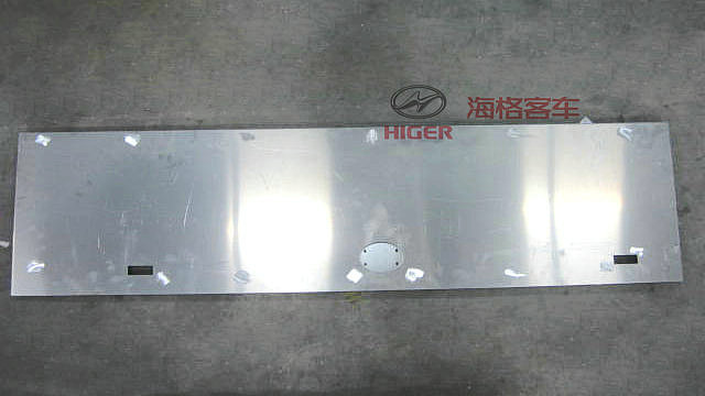 Porte sur roues (à l'arrière à gauche)-1