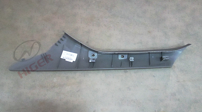 Boîtier latéral (panneau intérieur de l ' enceinte arrière gauche)