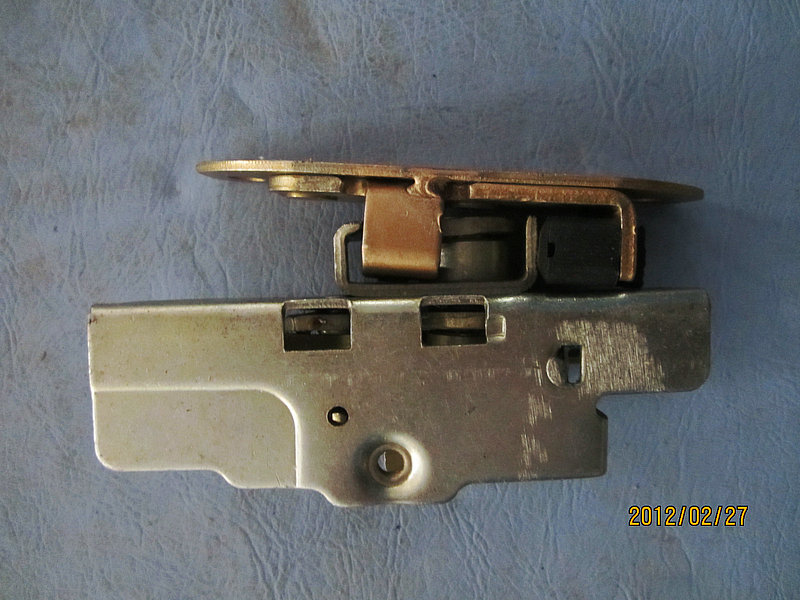 Lock seat (rear door lock)