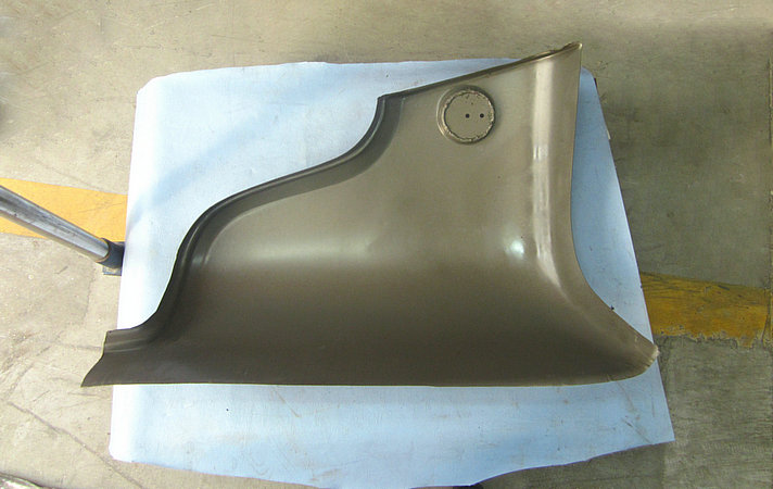 Coin de recouvrement arrière de la peau de l'enceinte (à droite)