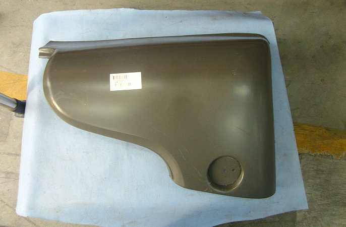 后围蒙皮包角（右）-1