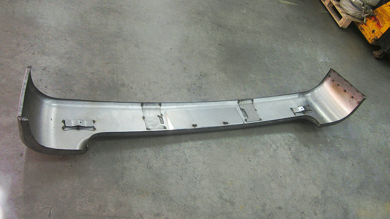 Задний бампер-1
