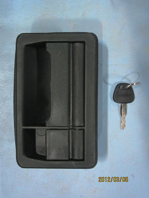 Cabin door lock assembly (luck/rear cabin)