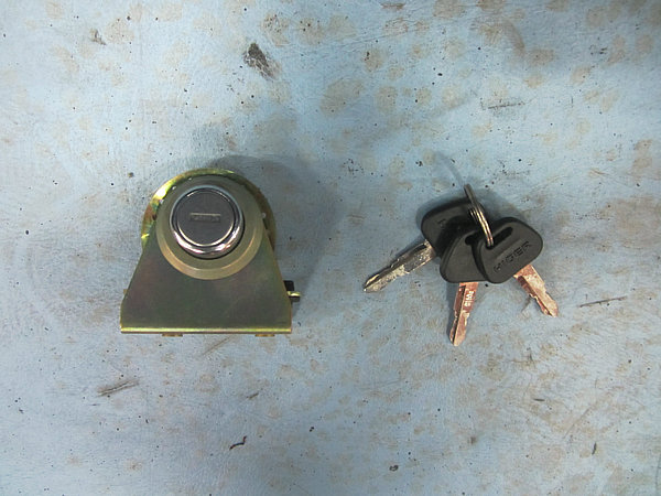 Замок и ручка двери (задняя дверь люка скрытая замок)-1