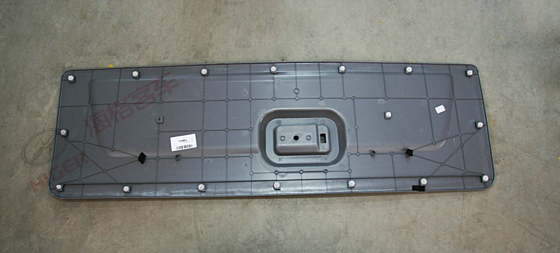 Декоративная панель в сборе под задней дверью-1