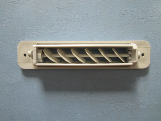 Выпускное отверстие (протяженные полосы могут быть отрегулированы)-1