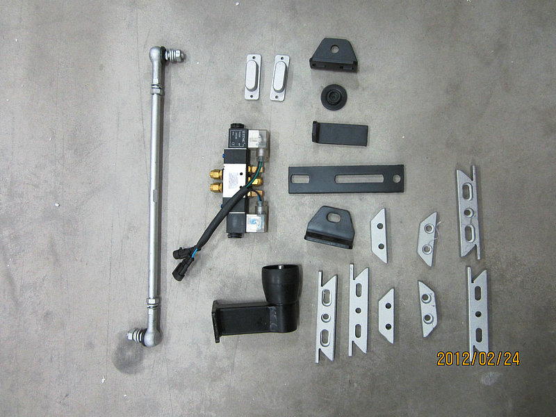 Front door mechanism and door pump