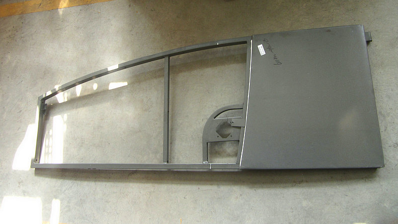 Door panel assembly (front door)