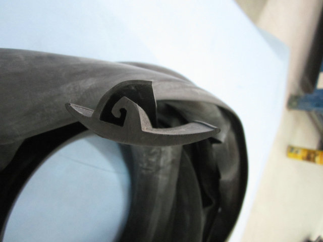 Bande d'étanchéité (caoutchouc de cadre de porte)-1