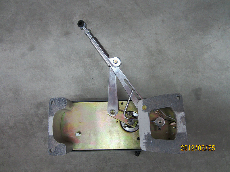 Механизм передней двери и дверной насос