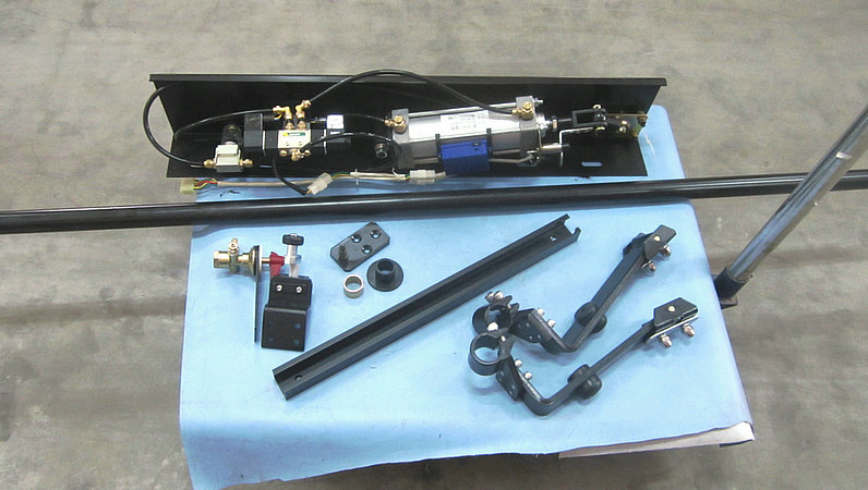 Montage de la pompe de porte (porte avant du passager)-1