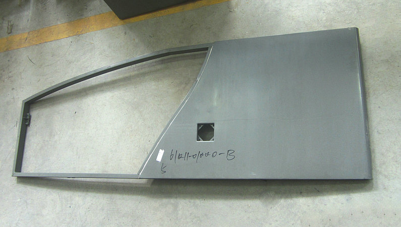 Door panel assembly (front door)