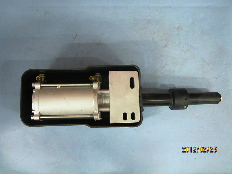 Нагнетательный насос внешней подменной двери в сборе-1