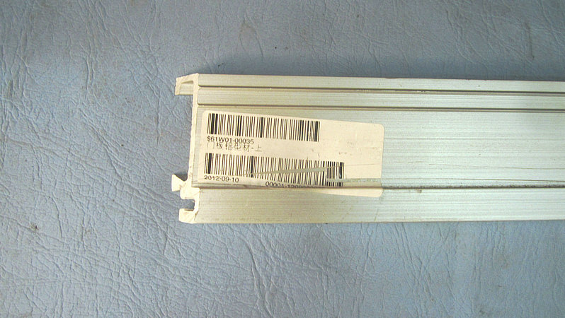 Алюминиевый профиль (дверная панель-верхняя панель)-1