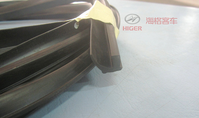 Клейкие полосы (малые герметизирующие полосы внутри передней двери)-1