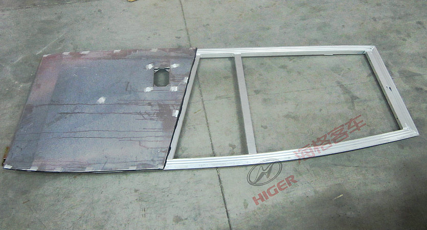 Door panel assembly (front door)