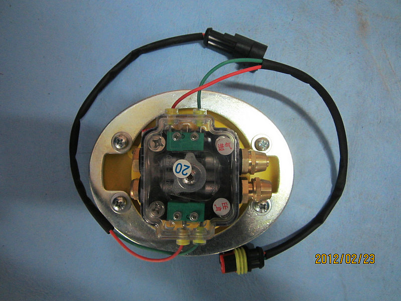 Emergency valve (outside the vehicle, JF132-W)-1