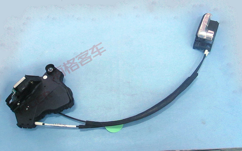 Serrure de porte (porte avant droite)-1