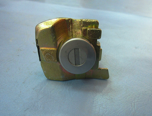 Right front door lock assembly
