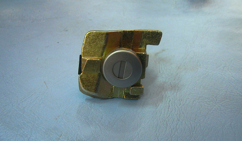 Serrure de la porte avant gauche-1