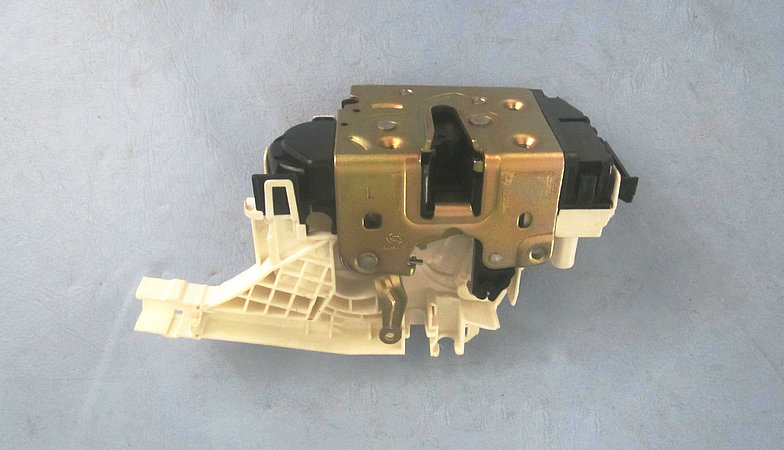 Замок в сборе (центральный замок управления левой передней двери)-1