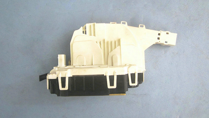 Door lock assembly (right front door central control lock)