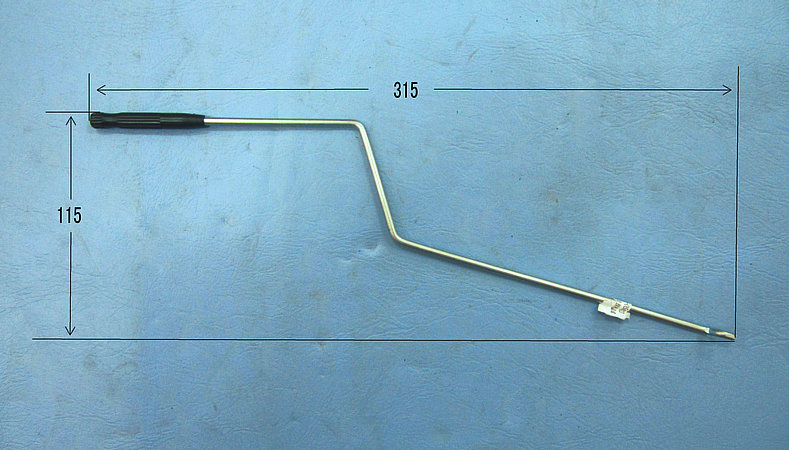 Right front door locking lever assembly