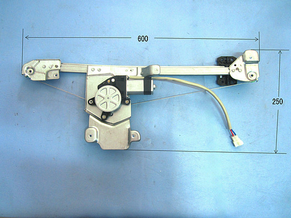 Стеклянный подъемник задней двери в сборе (справа)