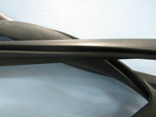 Bandes de colle (pièces agrafées en verre de porte battante)