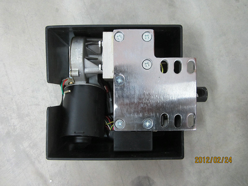 Front door mechanism and door pump