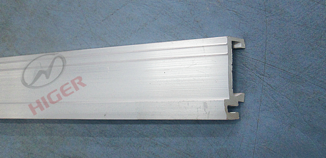 Алюминиевый профиль (дверная панель-верхняя панель)-1