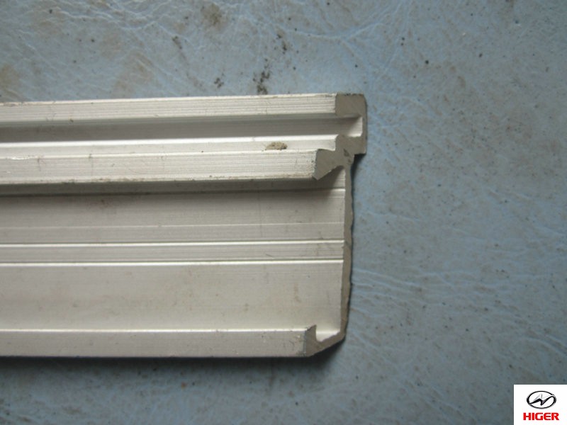 Profilé en aluminium (montage de la porte intermédiaire)