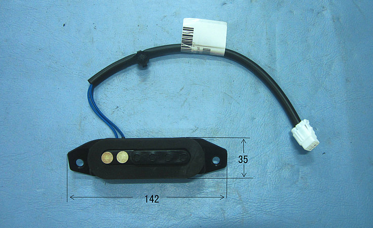 Задняя боковая дверь с электронным управлением с левым выпуклым ограничителем в сборе