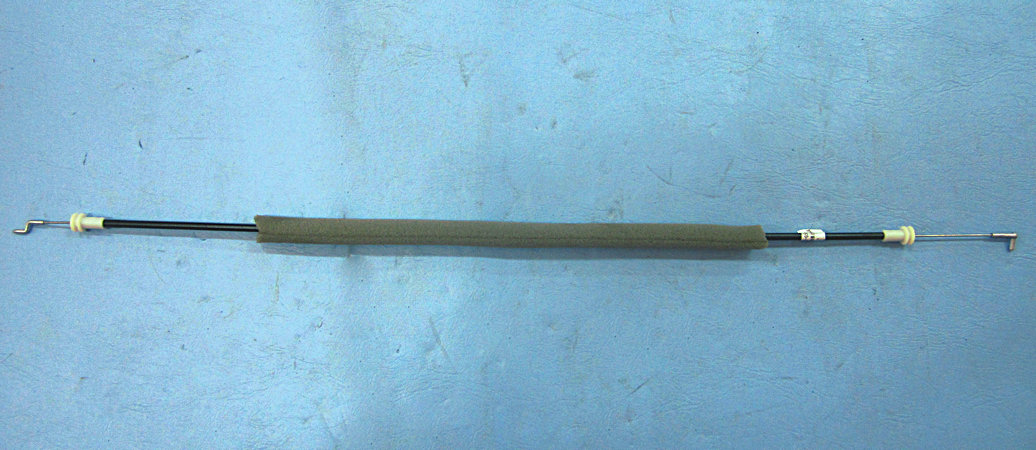 Locking wire assembly on the right back door