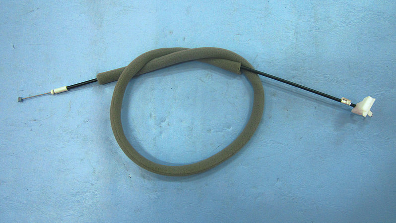 Auxiliary locking wire assembly on the right back door