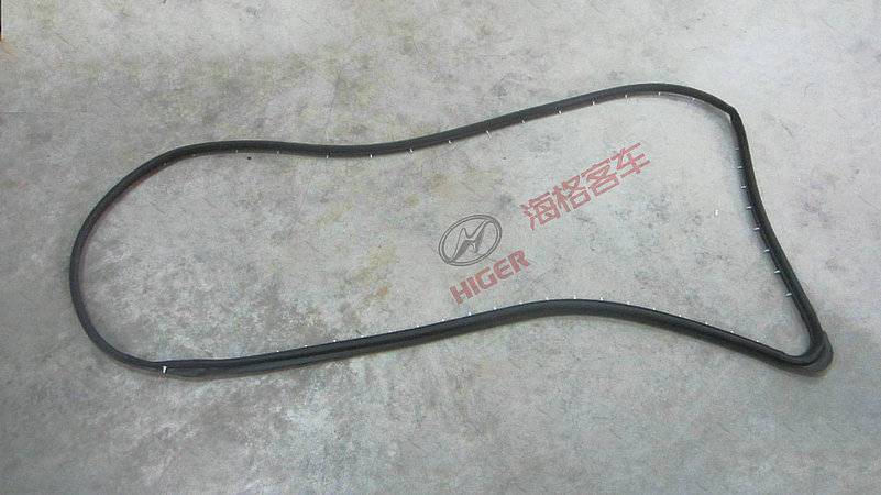 Уплотнительная полоса двери водителя