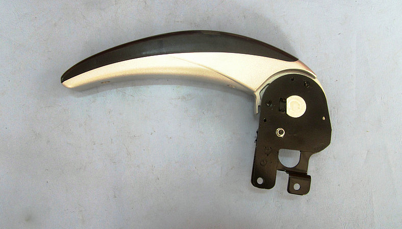 Right hand armrest (left seat)