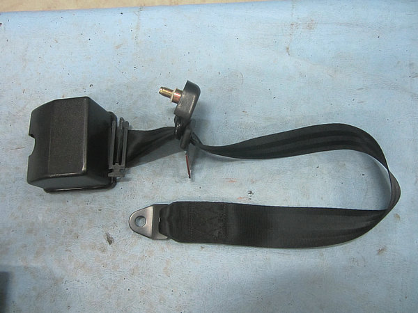 Ремень безопасности (тип в трех точках)