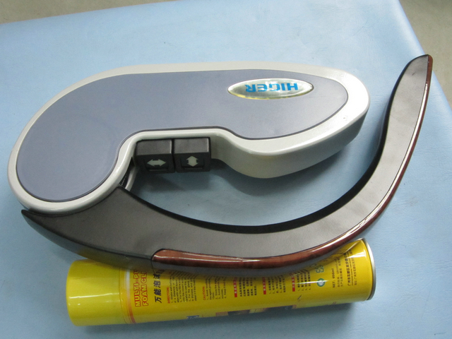 Left hand armrest (right seat)-1