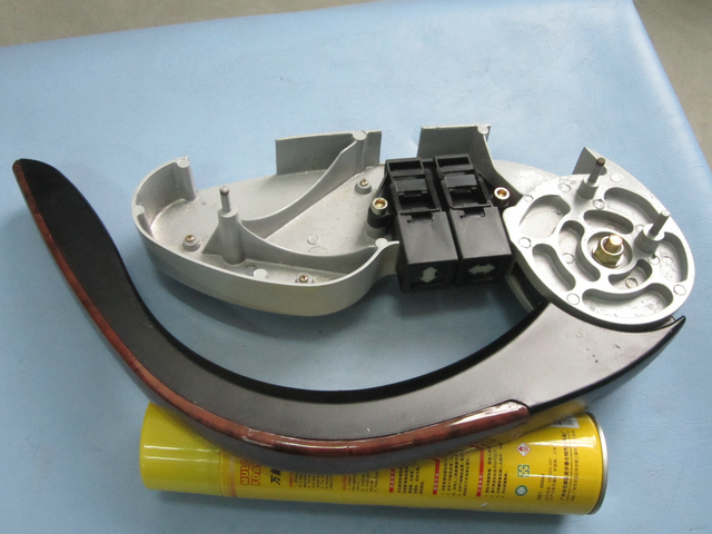 Left hand armrest (right seat)-2